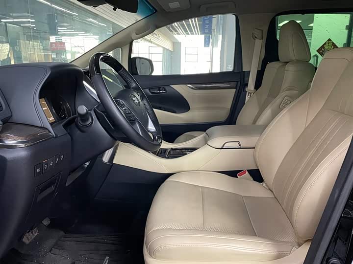 Фото 8 - Toyota Vellfire