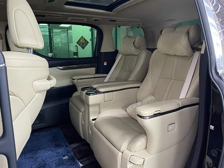 Фото 9 - Toyota Vellfire