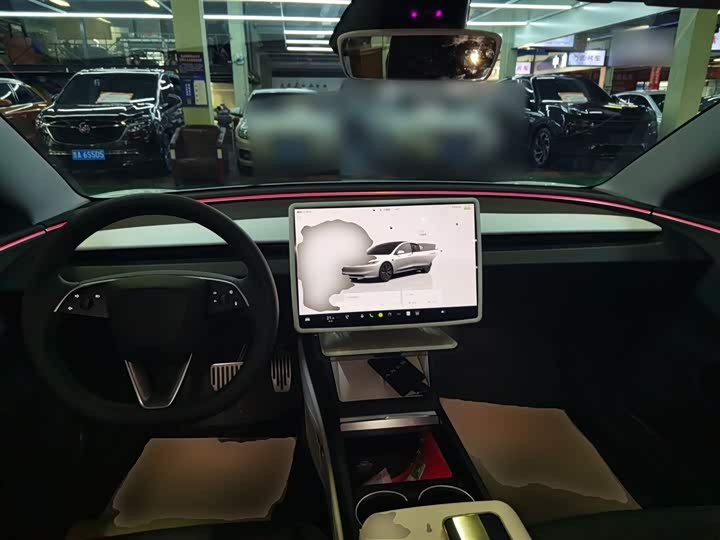 Фото 10 - Tesla Model 3