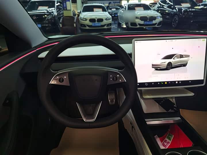 Фото 11 - Tesla Model 3