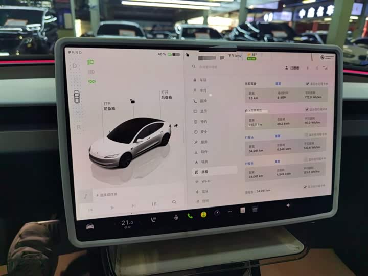 Фото 12 - Tesla Model 3