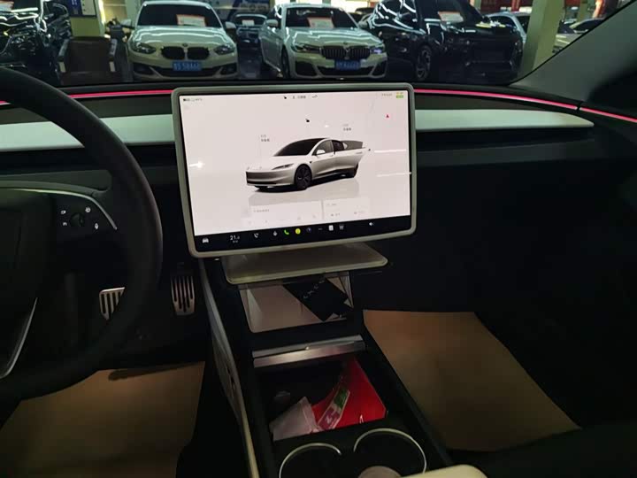 Фото 13 - Tesla Model 3