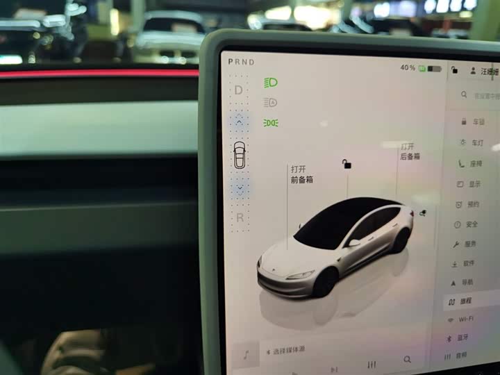 Фото 14 - Tesla Model 3