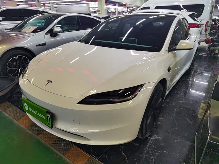 Фото 2 - Tesla Model 3