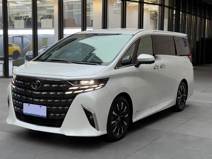 Фото 1 - Toyota Alphard