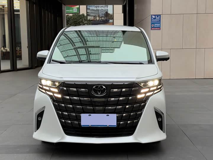 Фото 2 - Toyota Alphard