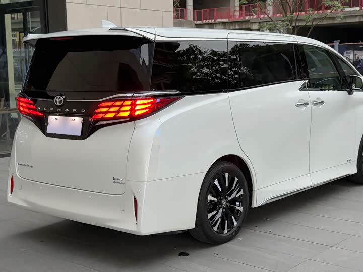 Фото 8 - Toyota Alphard