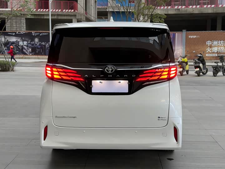 Фото 9 - Toyota Alphard