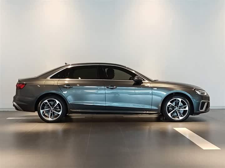 Фото 3 - Audi A4L