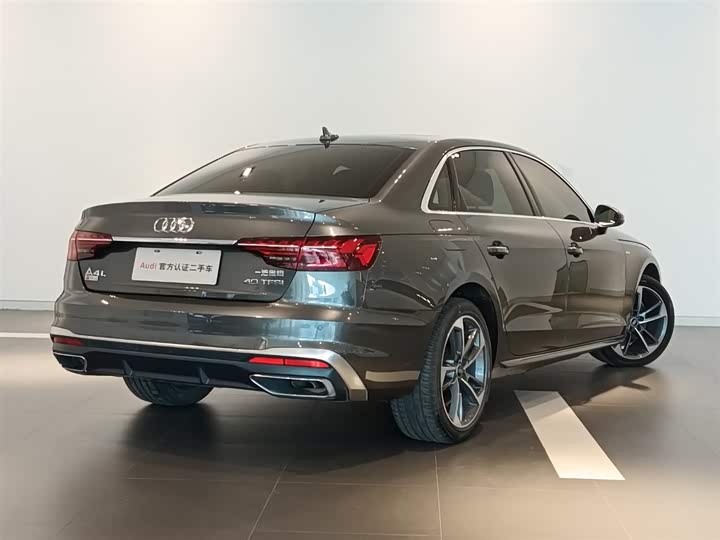 Фото 4 - Audi A4L