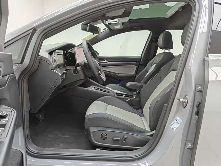 Фото 12 - Volkswagen Golf