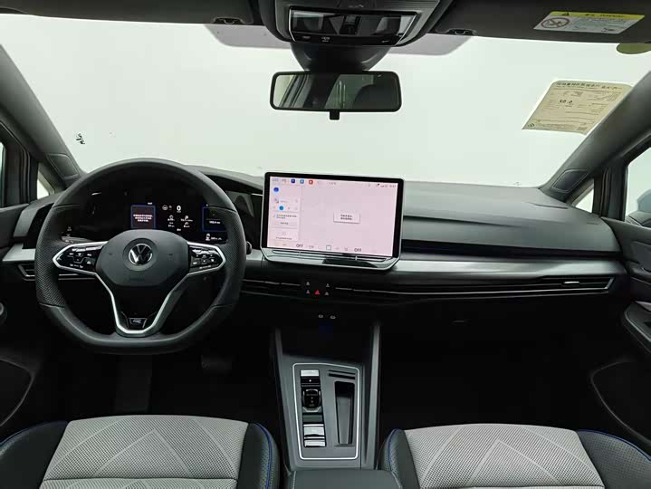 Фото 13 - Volkswagen Golf