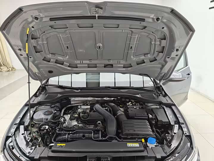 Фото 14 - Volkswagen Golf