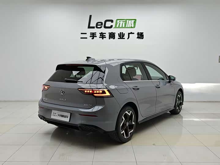 Фото 2 - Volkswagen Golf