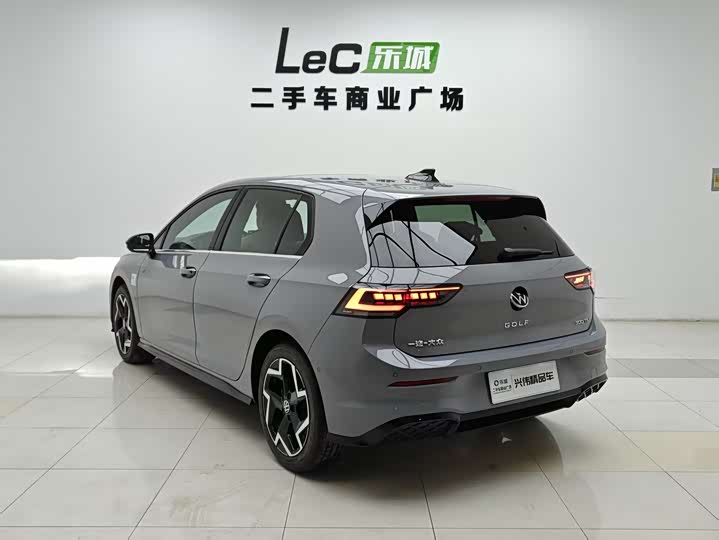 Фото 7 - Volkswagen Golf