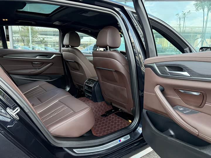 Фото 13 - BMW 5 Series