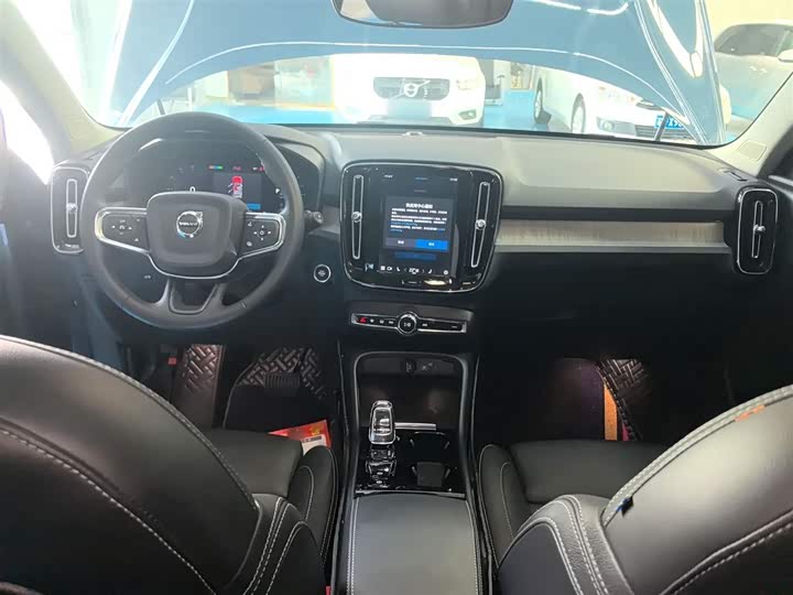 Фото 10 - Volvo XC40