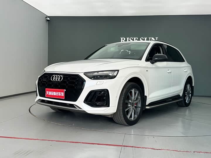 Фото 1 - Audi Q5L