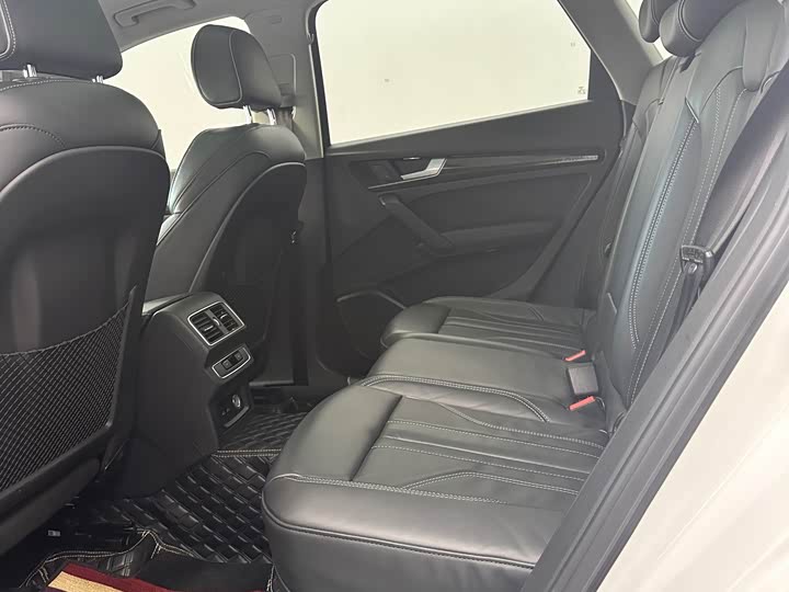 Фото 10 - Audi Q5L