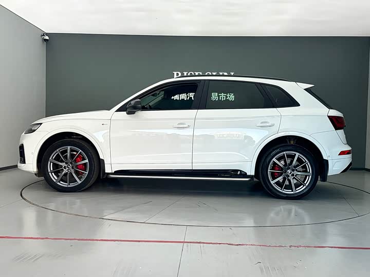 Фото 17 - Audi Q5L