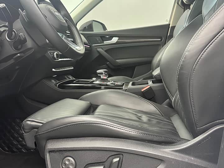 Фото 20 - Audi Q5L