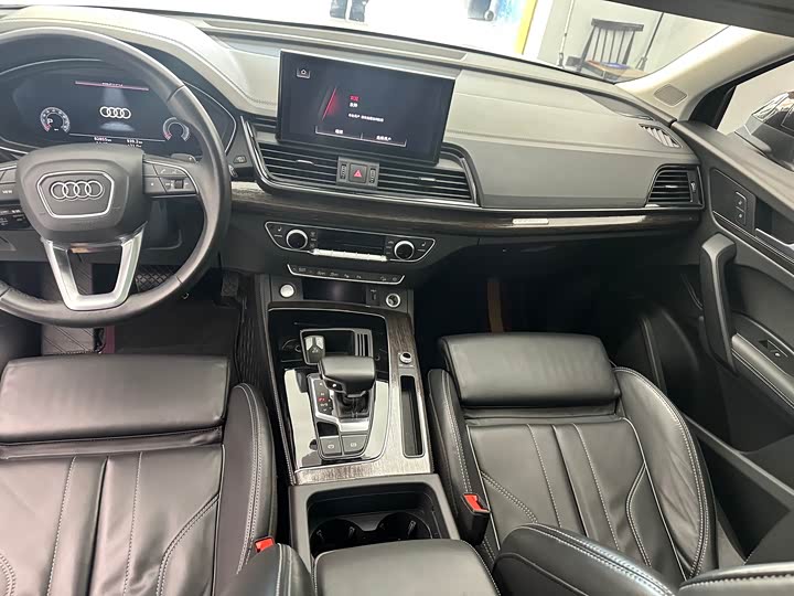 Фото 25 - Audi Q5L