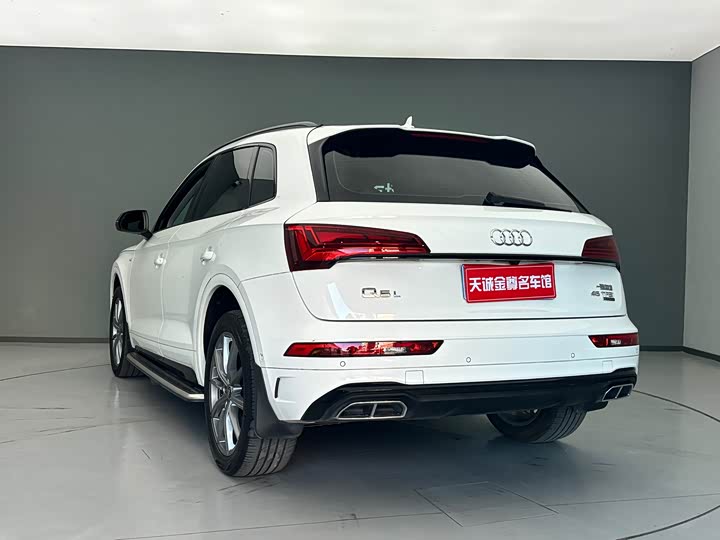 Фото 30 - Audi Q5L