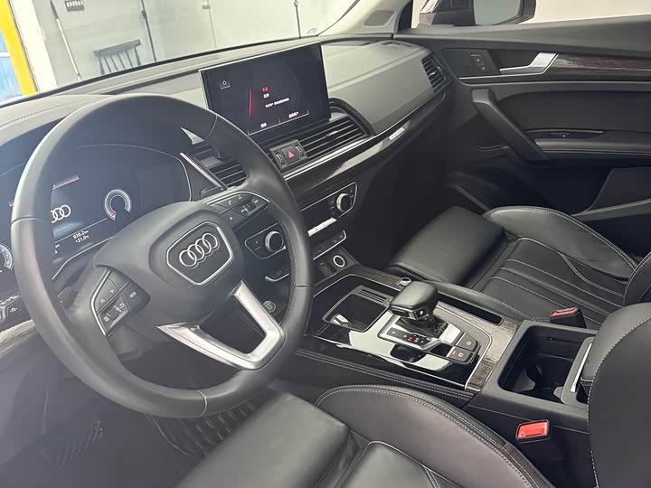 Фото 35 - Audi Q5L