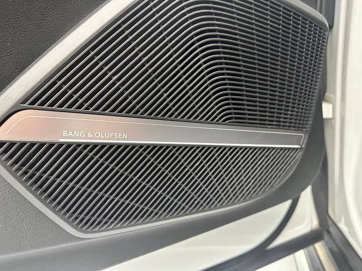 Фото 9 - Audi Q5L