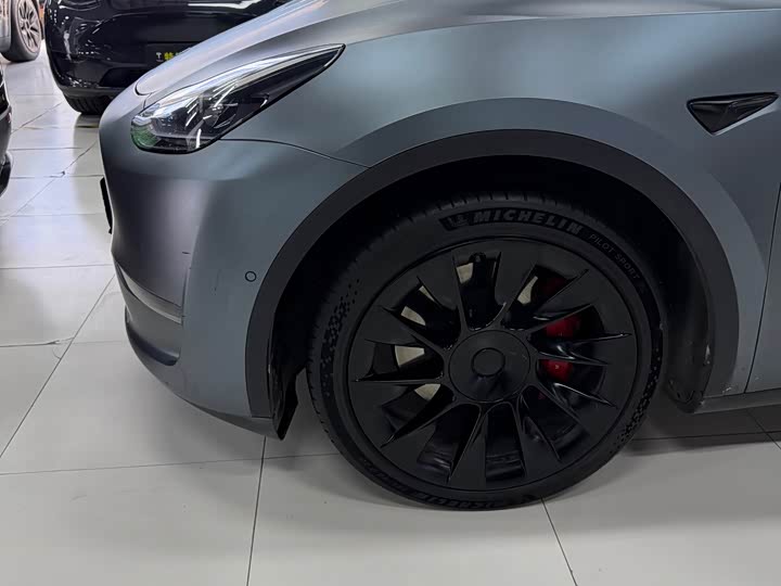 Фото 3 - Tesla Model Y