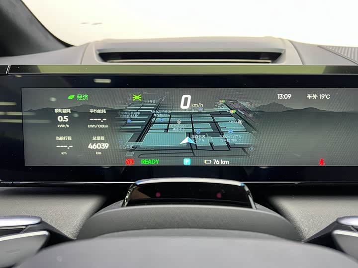 Фото 12 - HiPhi X