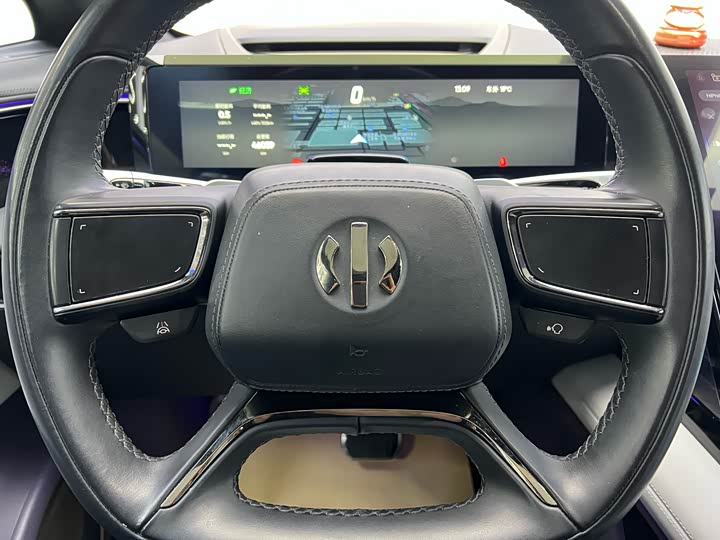 Фото 13 - HiPhi X