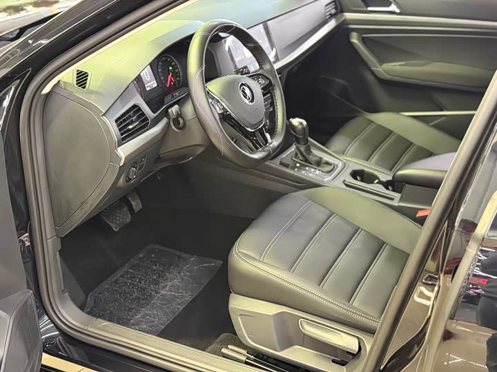 Фото 4 - Volkswagen Lavida