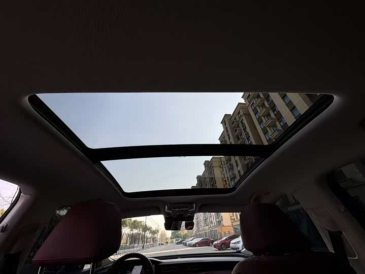 Фото 11 - Hongqi H5