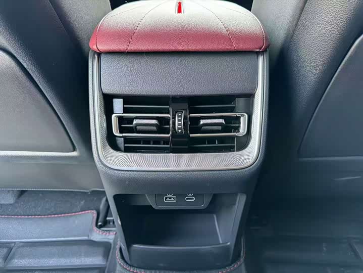 Фото 12 - Hongqi H5