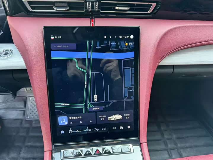 Фото 9 - Hongqi H5