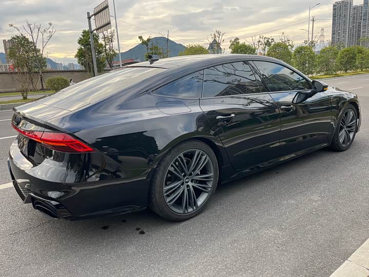 Фото 5 - Audi A7