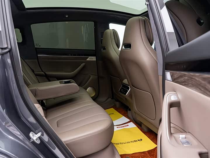 Фото 17 - Luxeed R7