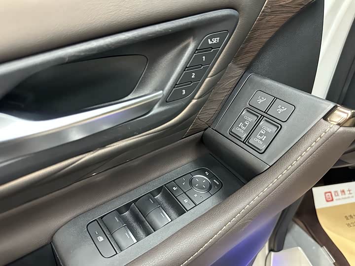 Фото 7 - Toyota Alphard