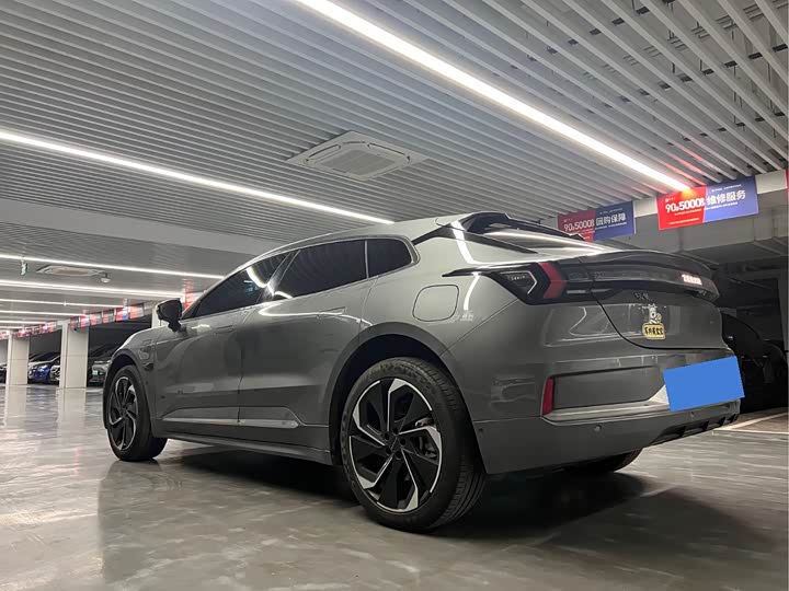 Фото 12 - Zeekr 001