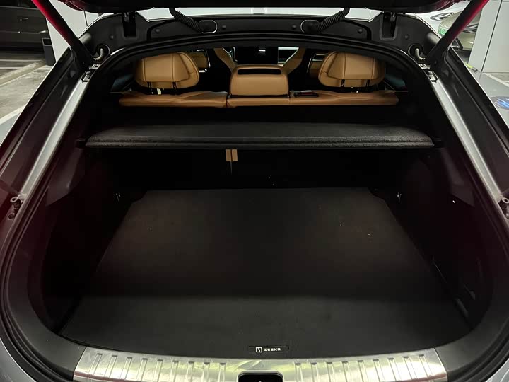 Фото 14 - Zeekr 001