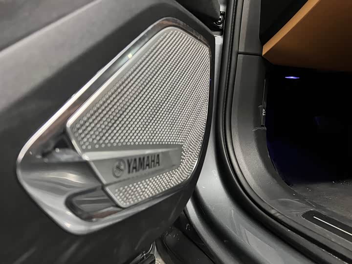 Фото 6 - Zeekr 001