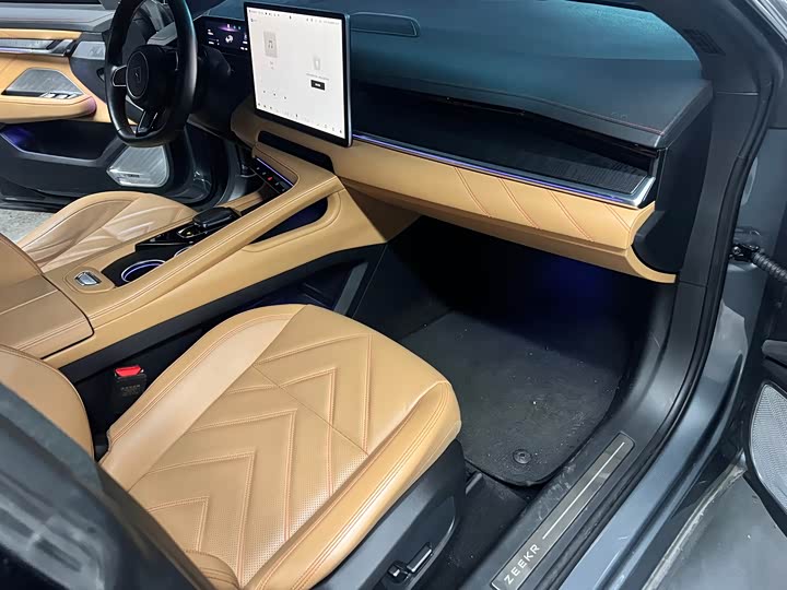 Фото 7 - Zeekr 001