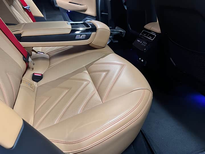 Фото 8 - Zeekr 001