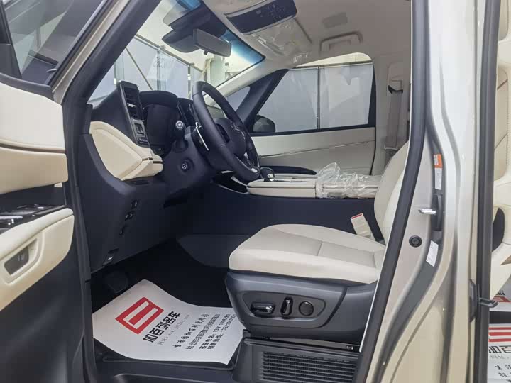 Фото 13 - Lexus LM