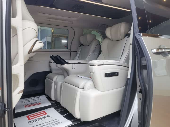 Фото 15 - Lexus LM