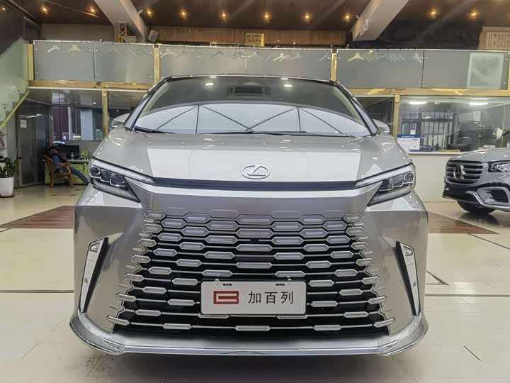 Фото 2 - Lexus LM