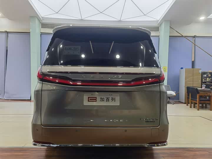 Фото 20 - Lexus LM