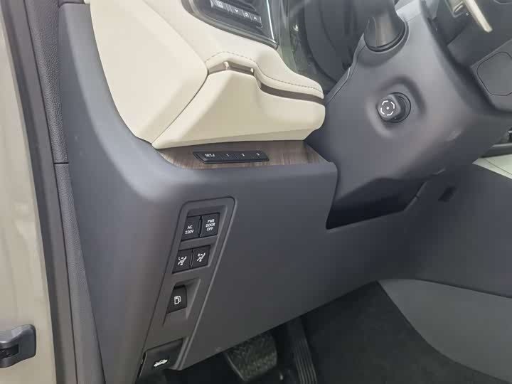 Фото 7 - Lexus LM