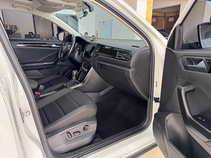 Фото 10 - Volkswagen T-Roc